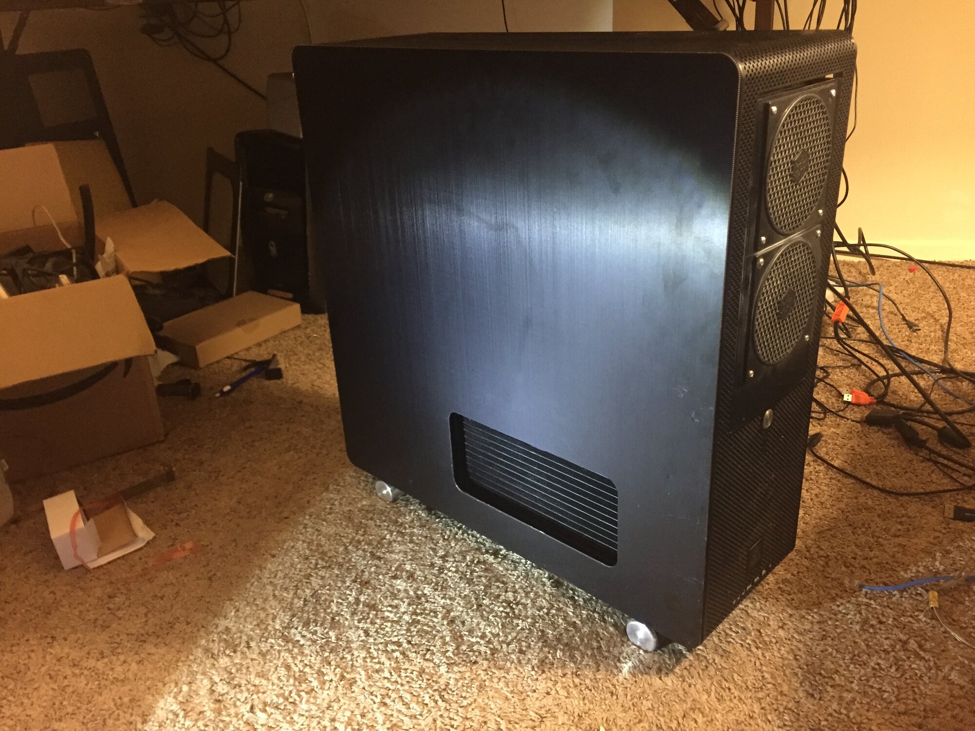 Free Lian Li PC V2000 build | [H]ard|Forum