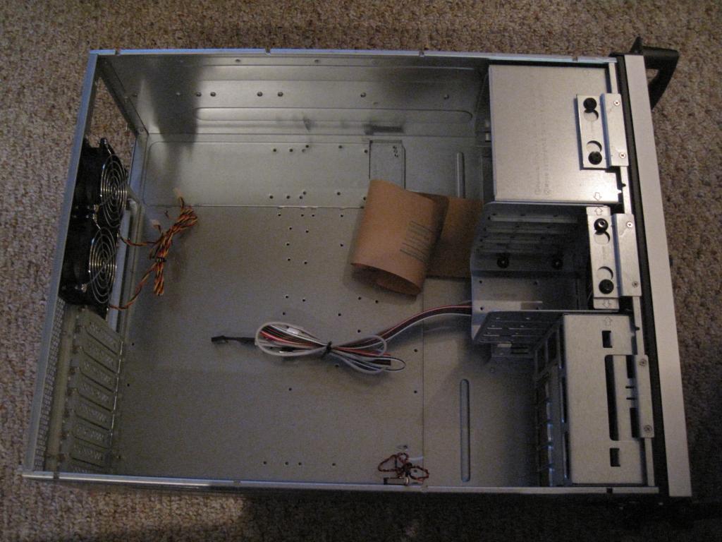 The best case you've (probably) never seen: Chenbro RM41300-FS81 The best case you've (probably) never seen: Chenbro RM41300-FS81