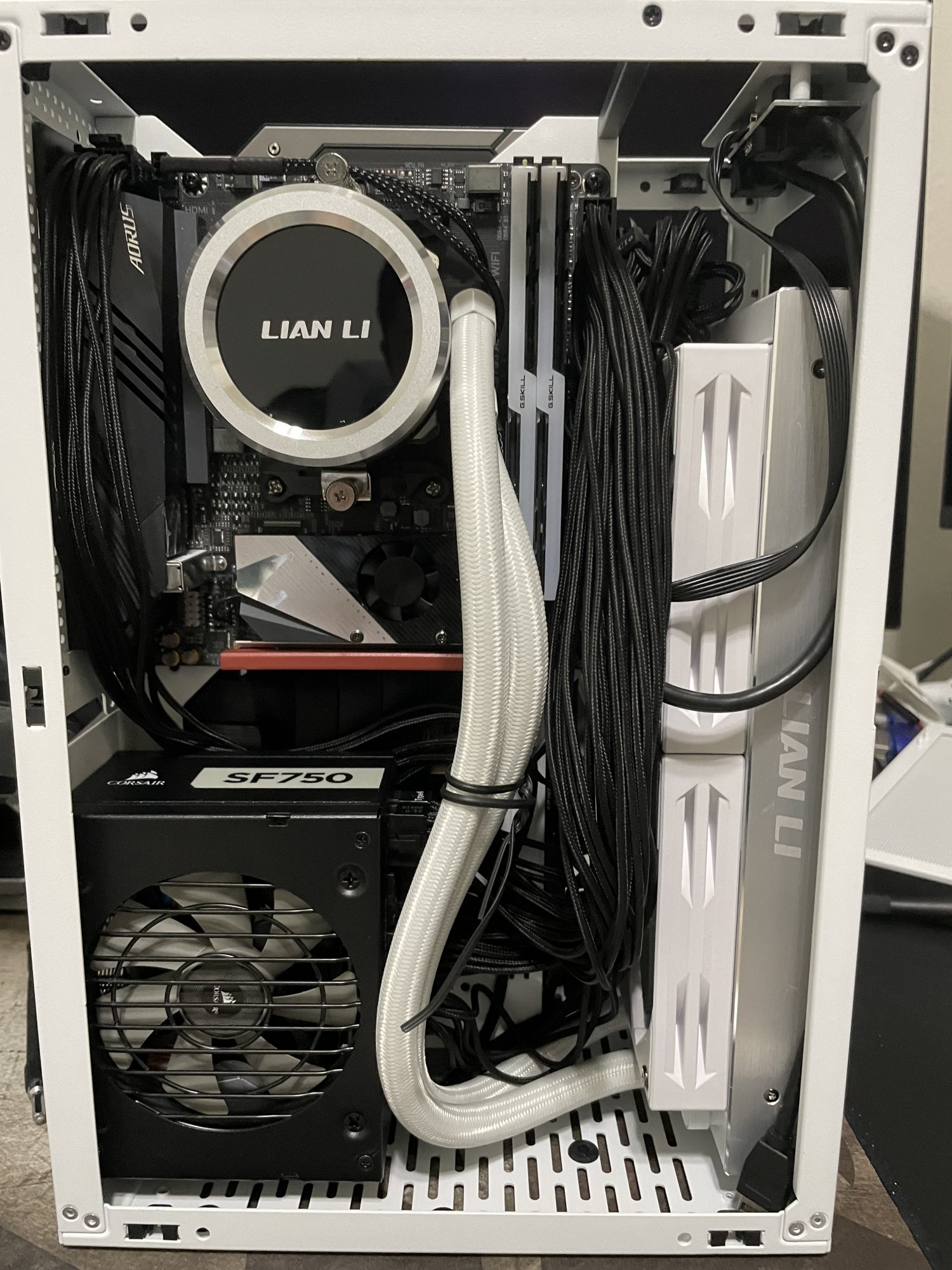 自作PC Ssupd Meshlicious White リビングの白い自作PC】おしゃれケースSSUPD Meshliciousを組立